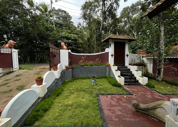 Kerala Heritage Home - Periya Veedu