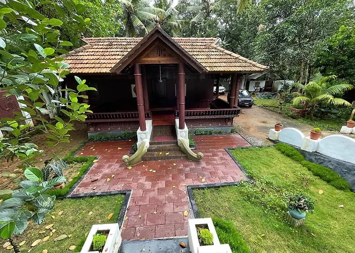 Kerala Heritage Home - Periya Veedu