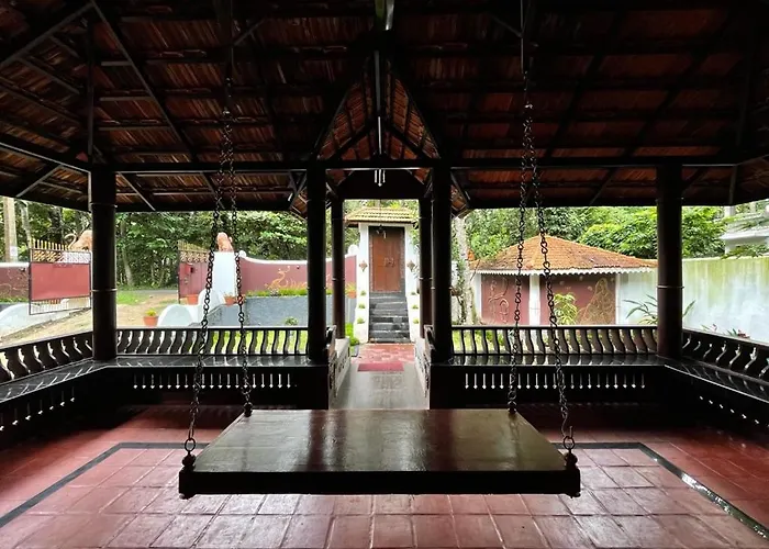 Kerala Heritage Home - Periya Veedu