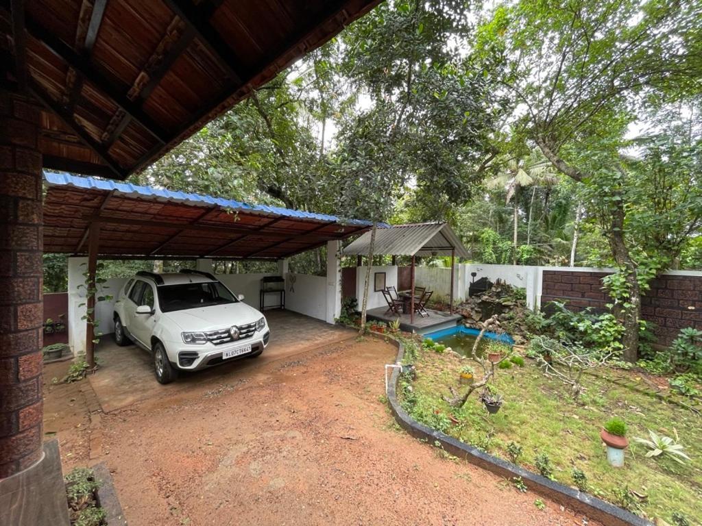 Kerala Heritage - Periya Veedu Holiday home Neyyattinkara