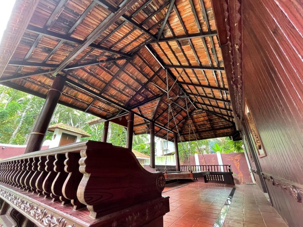 Kerala Heritage - Periya Veedu Holiday home Neyyattinkara