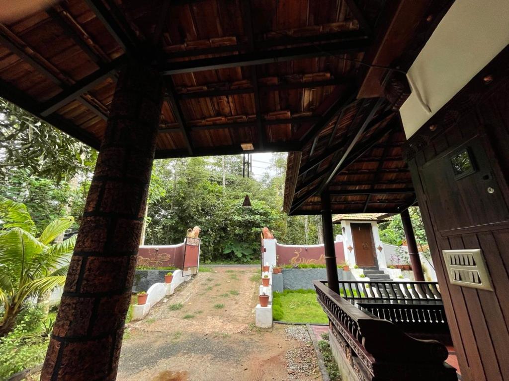 Kerala Heritage - Periya Veedu Neyyattinkara