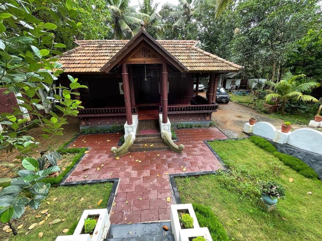 Kerala Heritage - Periya Veedu Neyyattinkara